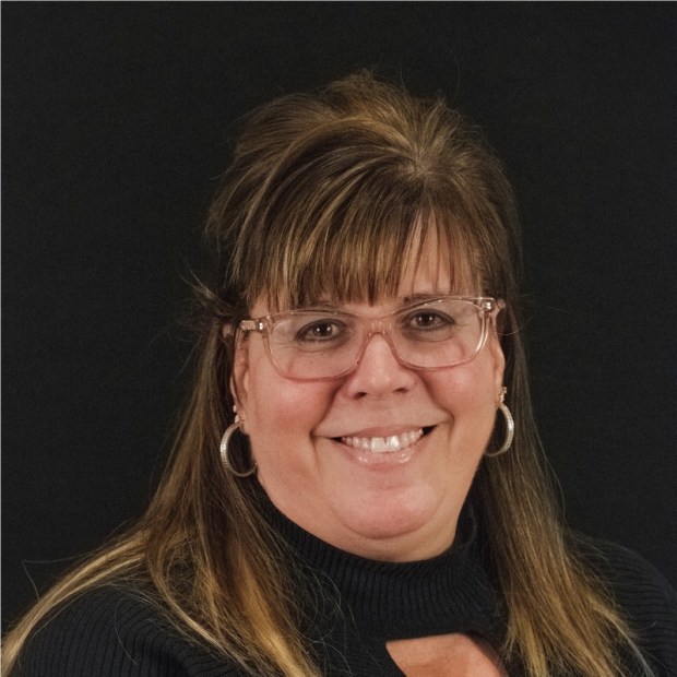 Picture of woman with glasses and brown hair smiling. A Court Reporter named Darlene Caiazzo Sousa